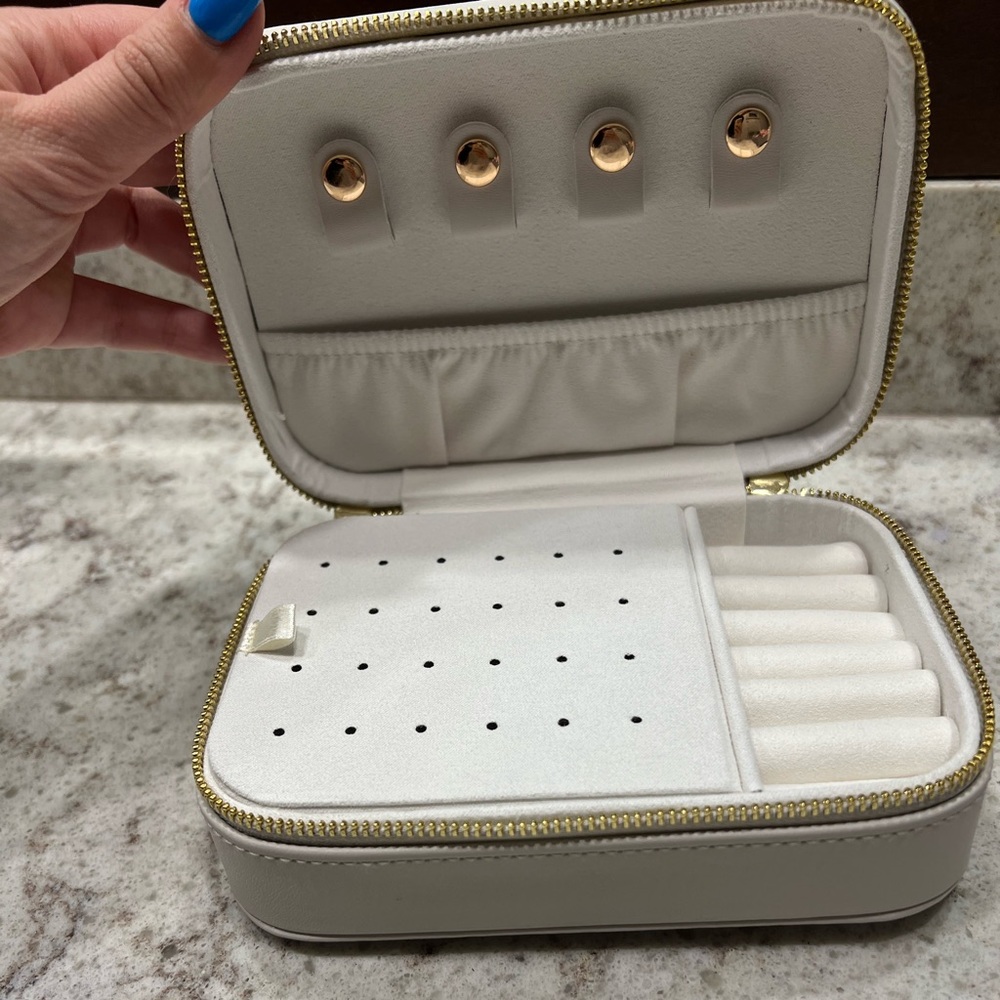 Large Accessory Organizer - Picture 5 of 7